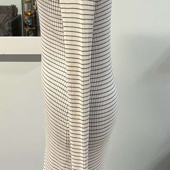 ❤️Guess Black and White Keyhole Long Sleeve Dress: Large - Picture 3 of 6